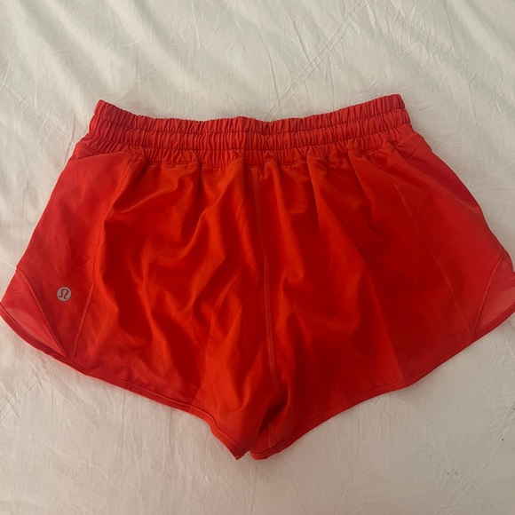 Lululemon Hotty Hot Shorts 2.5 (Low Rise) - Picture 3 of 3